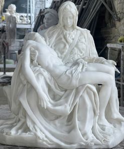 "Pietà" Michelangelo